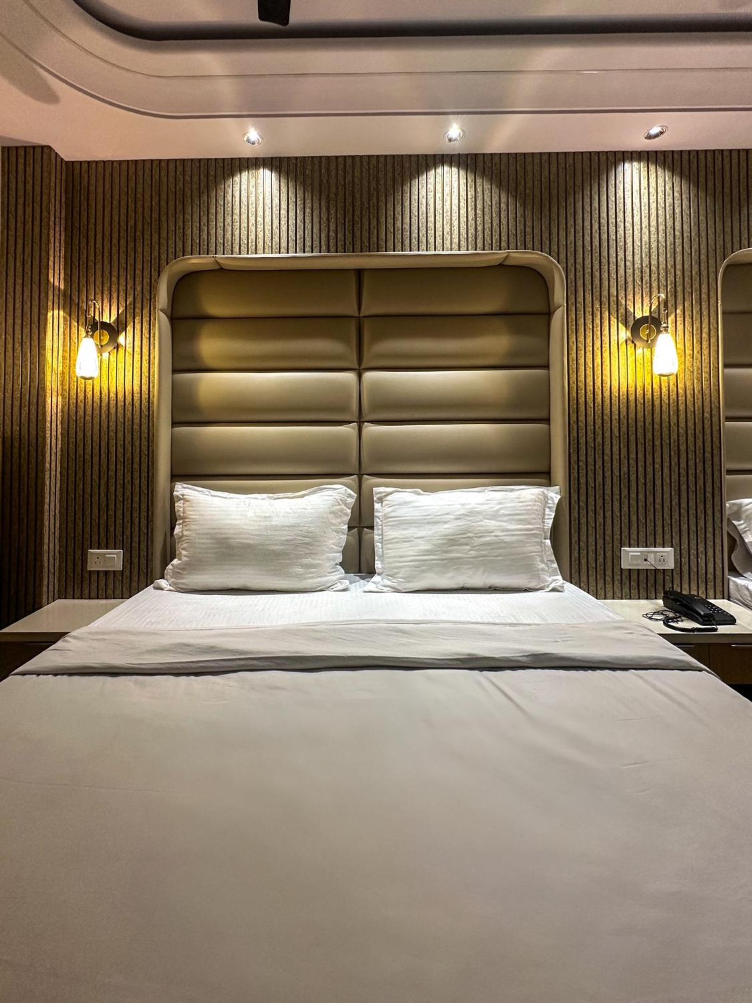 Bed and Breakfast Delhi Delight Premium Neu-Delhi Exterior foto