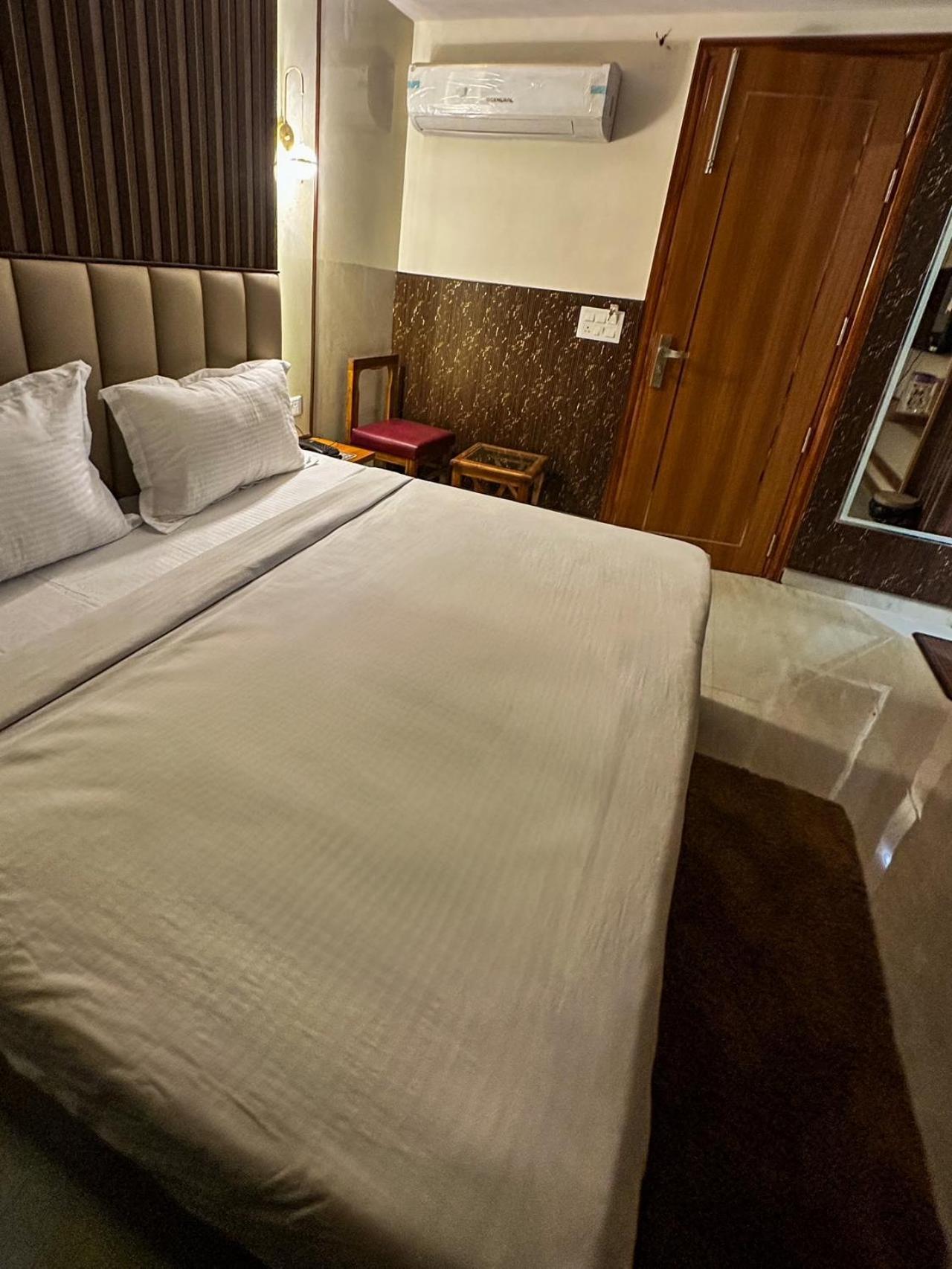 Bed and Breakfast Delhi Delight Premium Neu-Delhi Exterior foto